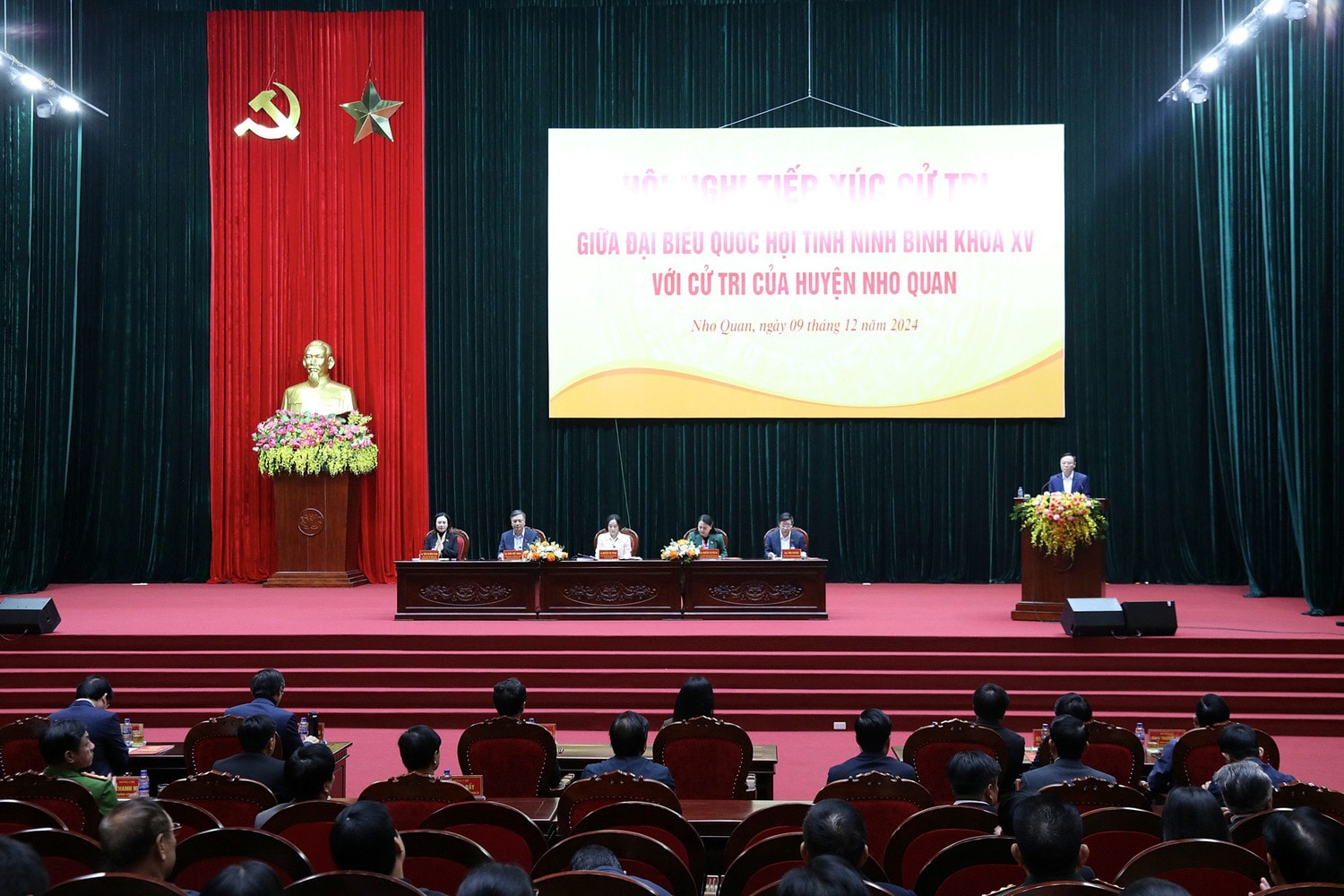 Toàn cảnh hội nghị tiếp xúc cử tri của Đoàn ĐBQH tỉnh Ninh Bình Khóa XV tại huyện Nho Quan
