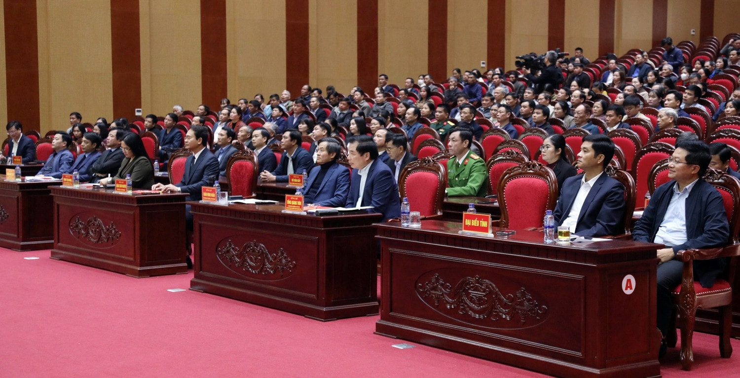 Các đại biểu tham dự Hội nghị tiếp xúc cử tri của Đoàn ĐBQH tỉnh Ninh Bình, báo cáo kết quả Kỳ họp thứ Tám, Quốc hội Khóa XV