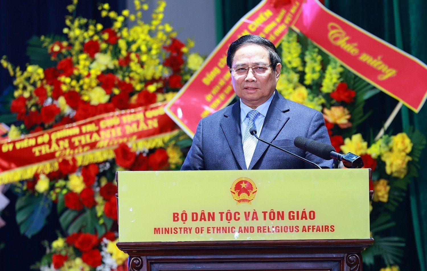vna-potal-thu-tuong-du-le-cong-bo-nghi-quyet-cua-quoc-hoi-ve-thanh-lap-bo-dan-toc-va-ton-giao-7881555.jpg