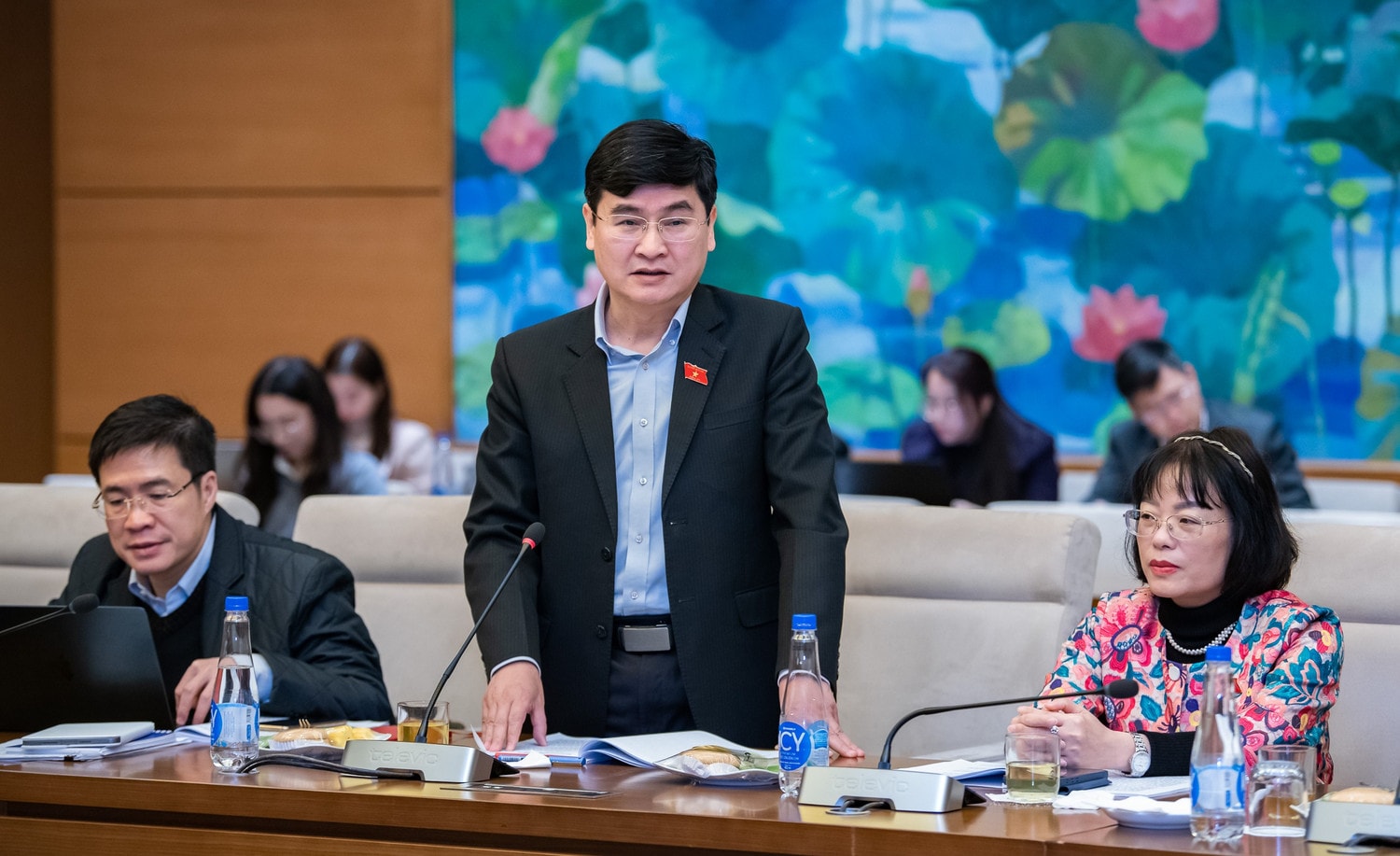 ĐBQH Nguyễn Tuấn Thịnh (TP. Hà Nội) phát biểu tại hội thảo