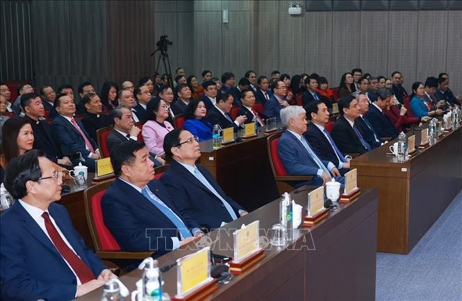 Thủ tướng Phạm Minh Chính và các đại biểu dự Lễ công bố Nghị quyết của Quốc hội về thành lập Bộ Dân tộc và Tôn giáo. Ảnh: Dương Giang/TTXVN
