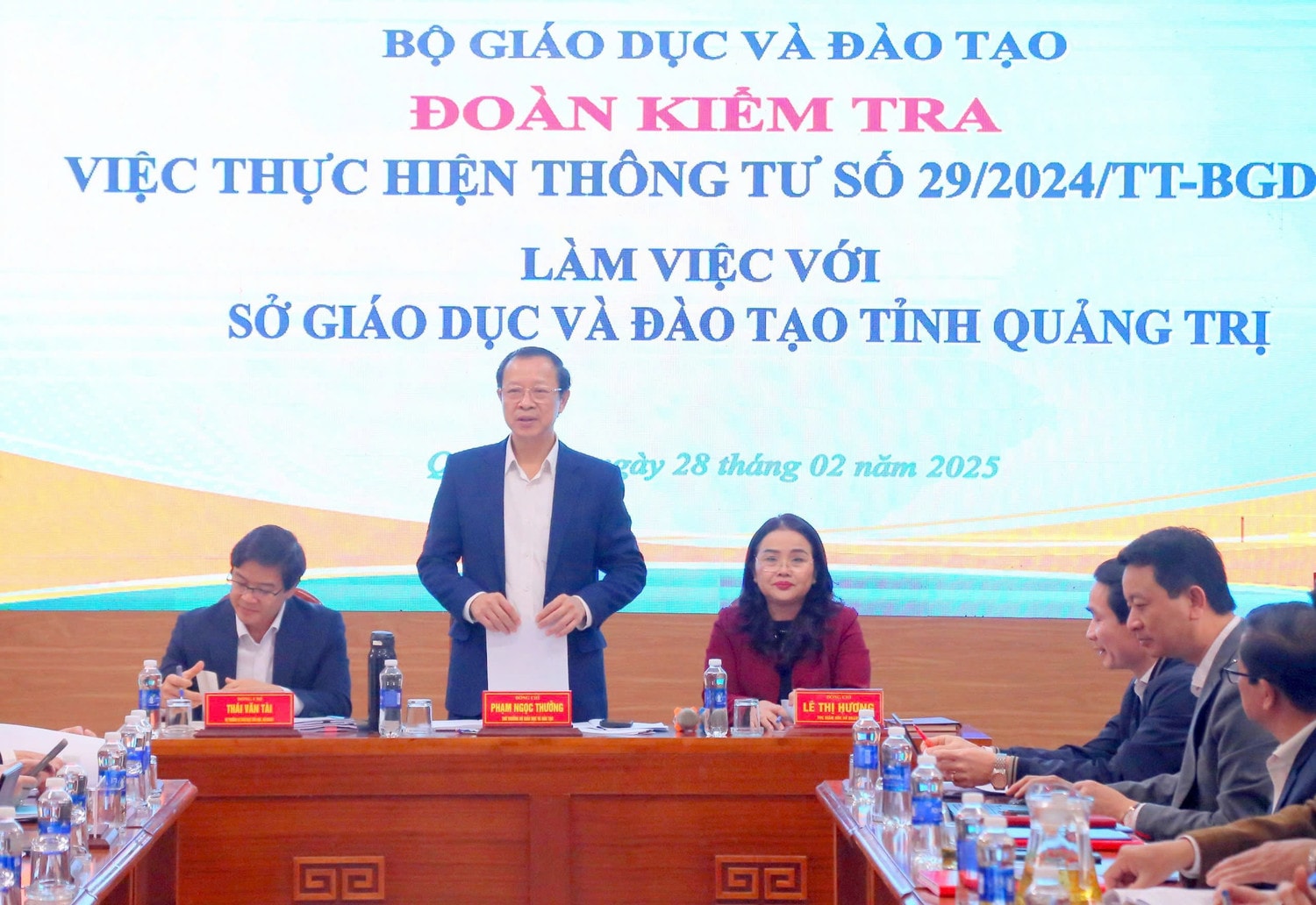 Thứ trưởng Bộ giáo dục và Đào tạo Phạm Ngọc Thưởng phát biểu tại Quảng Trị