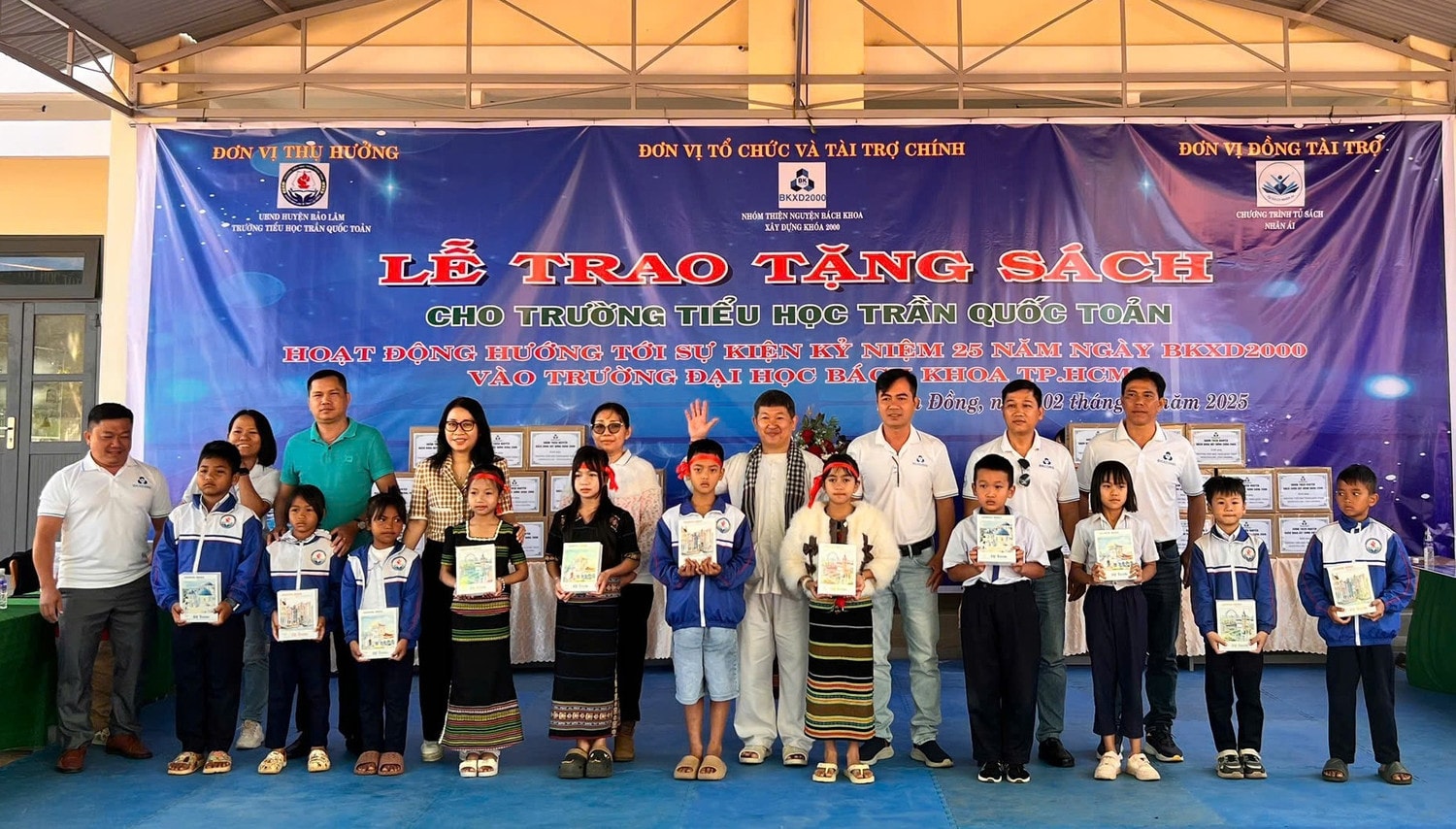 trao-tang-sach-lam-dong3.jpg