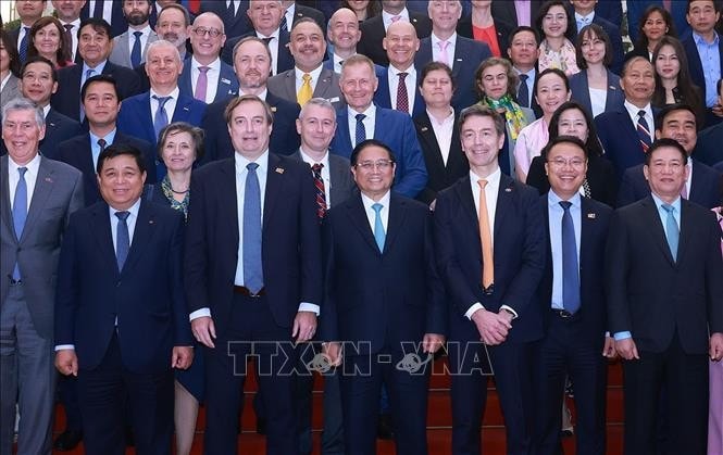 Thủ tướng Phạm Minh Chính với các doanh nghiệp châu Âu. Ảnh: Dương Giang/TTXVN