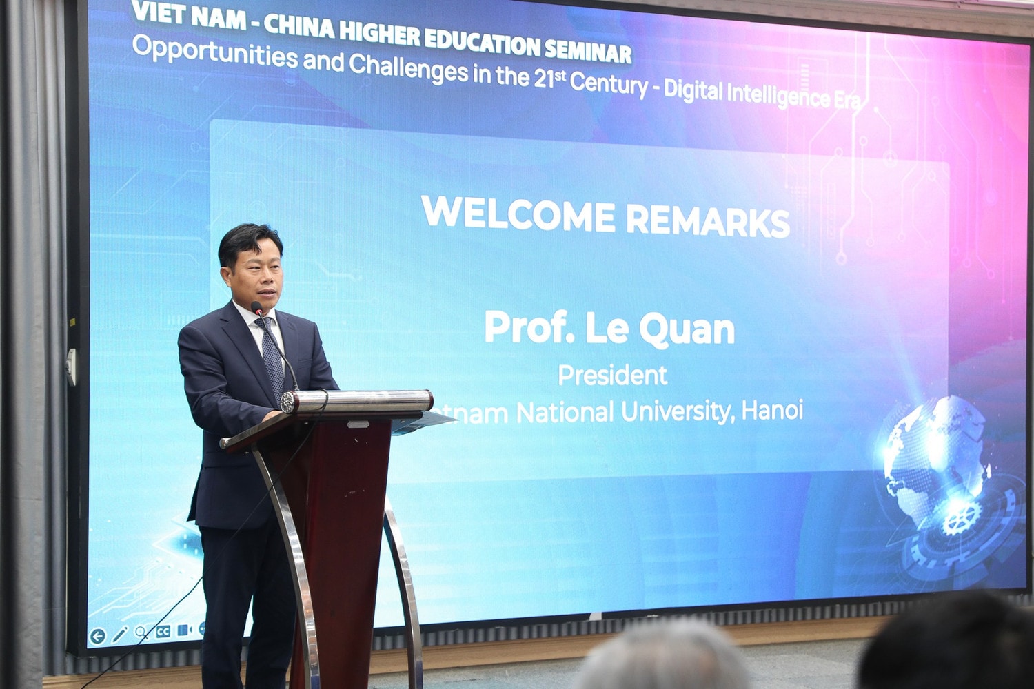 3-vnu-giam-doc-dhqghn-le-quan-4.jpg