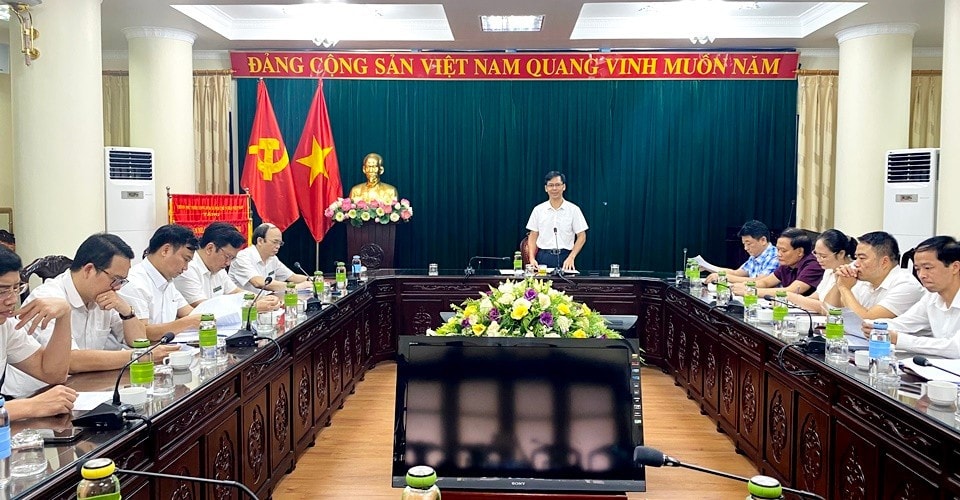Đoàn giám sát làm việc với TAND tỉnh. Ảnh: Thu Phương