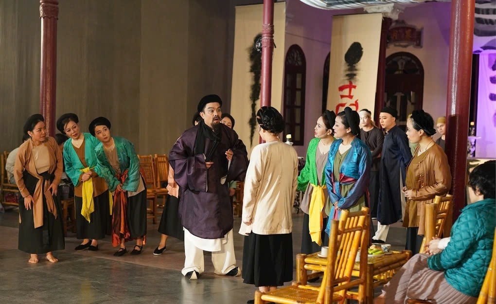 Một vở diễn của Nhà hát Cải lương Việt Nam được xây dựng theo xu hướng ca nhạc, kịch, cải lương. Ảnh: Thúy Hiền