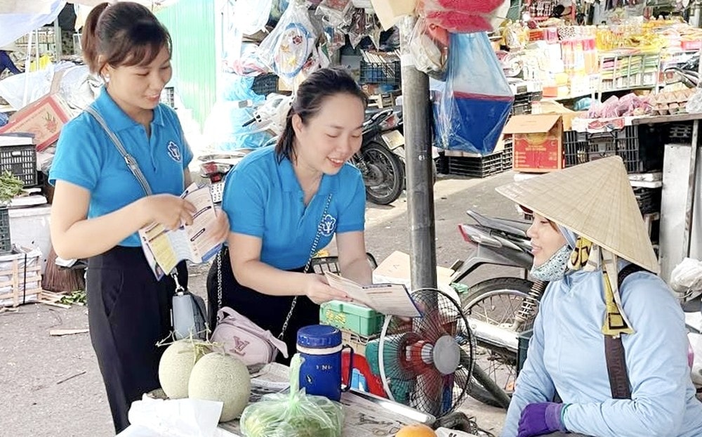 Phân luồng đối tượng tiềm năng gắn với phương pháp tiếp cận tuyên truyền, vận động phù hợp. Ảnh: BH