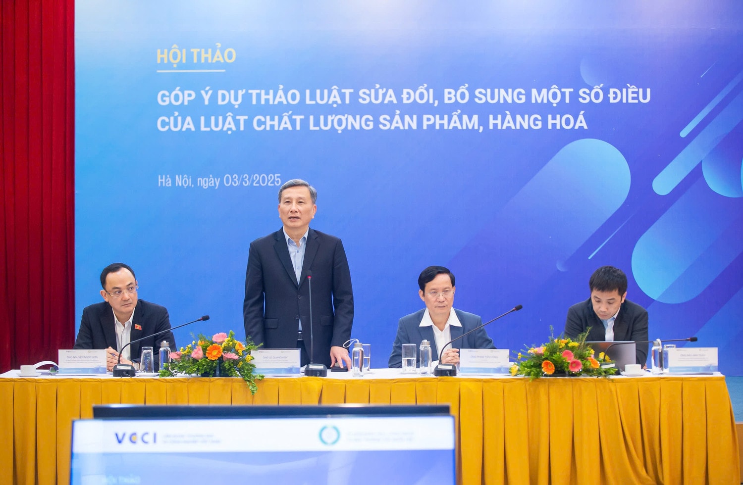 Chủ nhiệm Ủy ban Khoa học, Công nghệ và Môi trường Lê Quang Huy phát biểu tại hội thảo