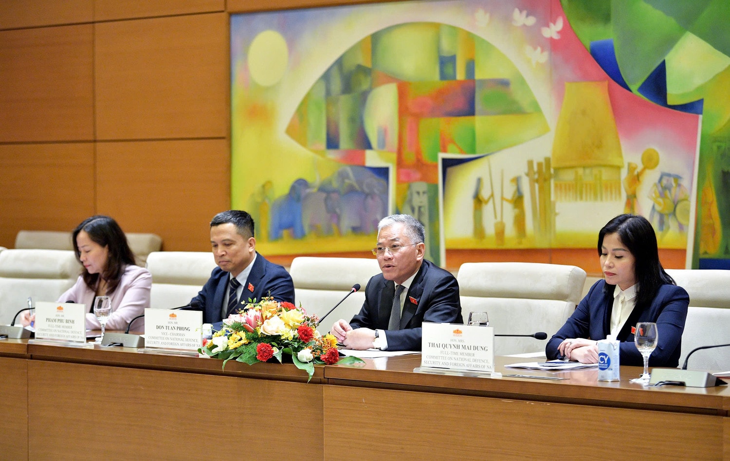 cac-dai-bieu-tham-du-hoi-dam.jpg