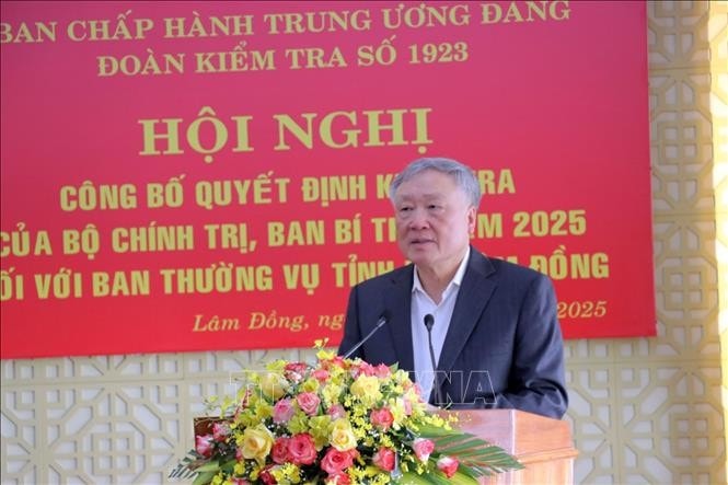 Phó Thủ tướng Thường trực Nguyễn Hòa Bình phát biểu tại buổi làm việc. Ảnh Chu Quốc Hùng/TTXVN
