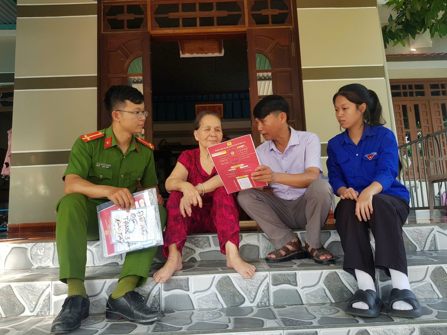 Công an xã Đại Thạnh bắt đầu triển khai thêm một số nhiệm vụ theo phân cấp sau khi giải thể công an huyện Đại Lộc. Ảnh: TT