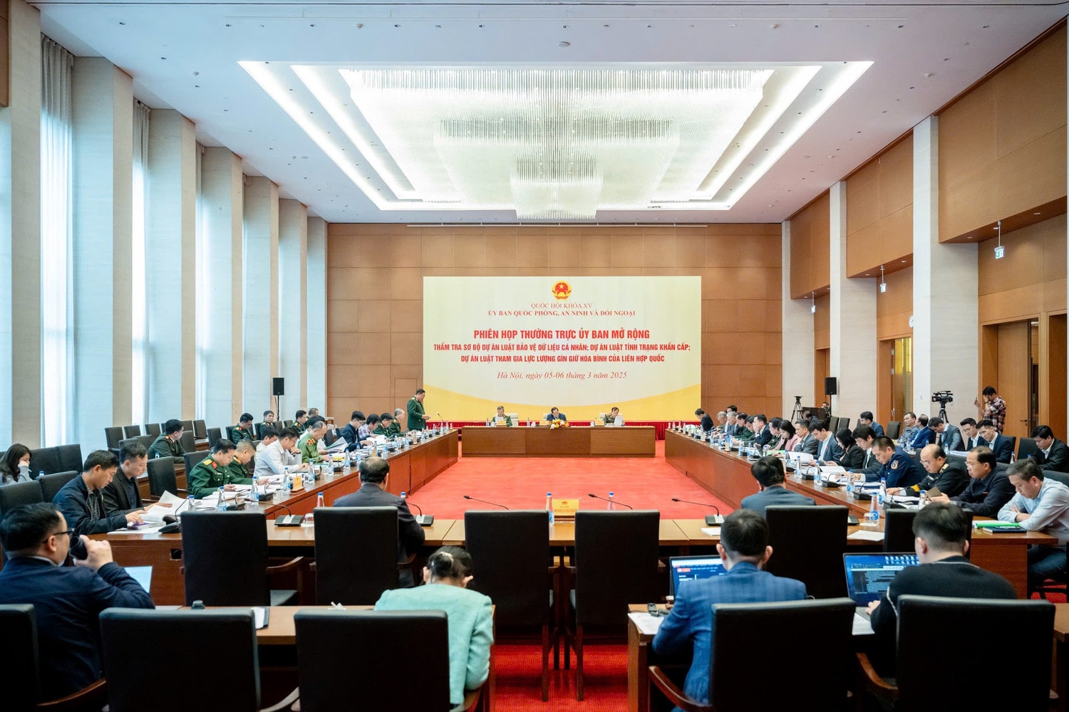 Quang cảnh Phiên họp
