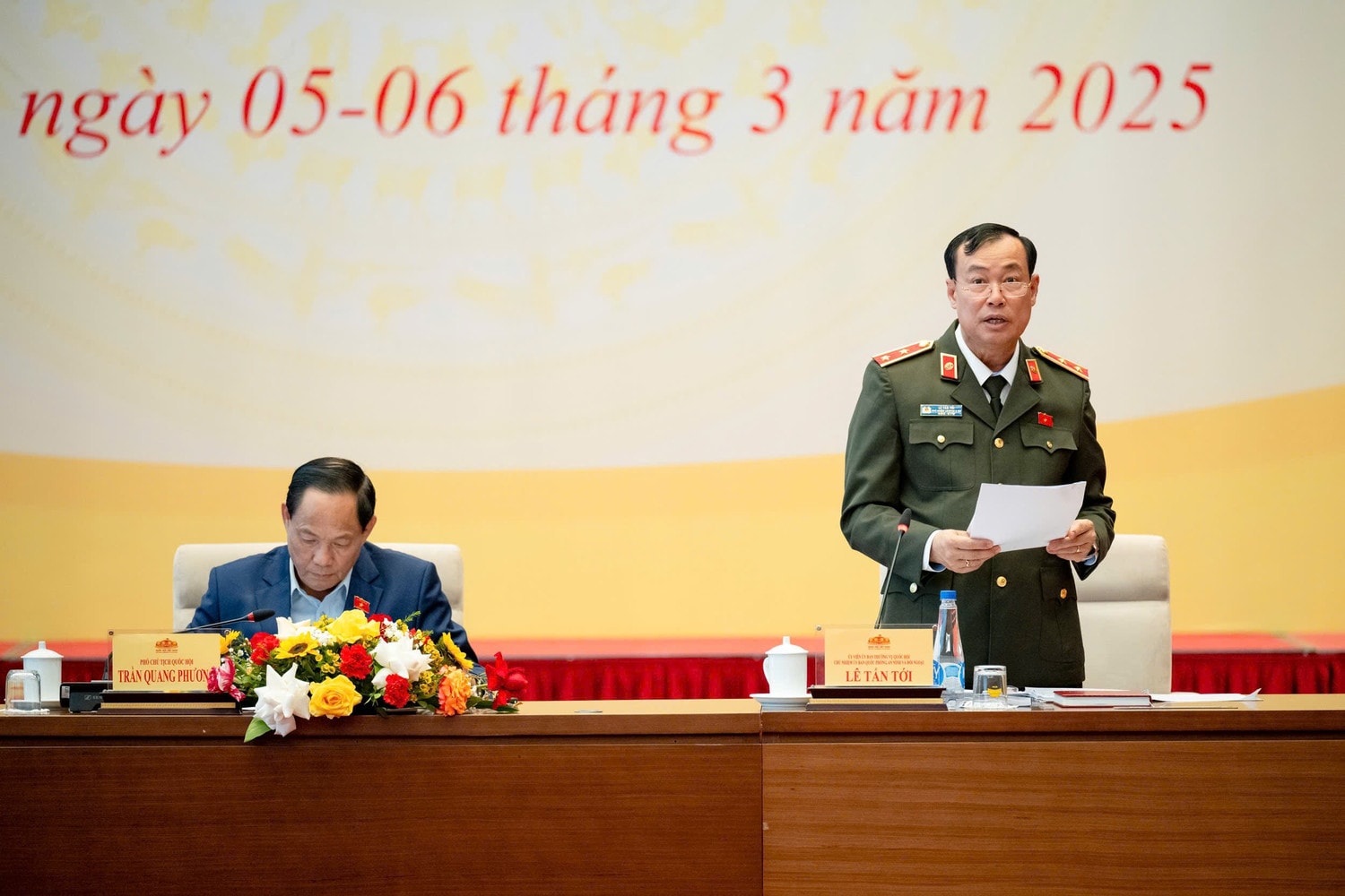 Chủ nhiệm Ủy ban Quốc phòng, An ninh và Đối ngoại, Trung tướng Lê Tấn Tới phát biểu