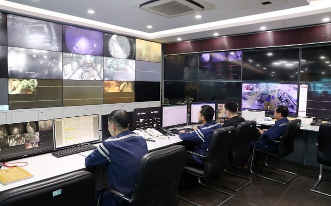 Digital transformation is currently one of Vietnam's top priorities. Mining operations at Vang Danh Coal Company - Vinacomin are managed through a command centre applying digital technology (Photo: VNA) Digital transformation is currently one of Vietnam's top priorities. Mining operations at Vang Danh Coal Company - Vinacomin are managed through a command centre applying digital technology (Photo: VNA)