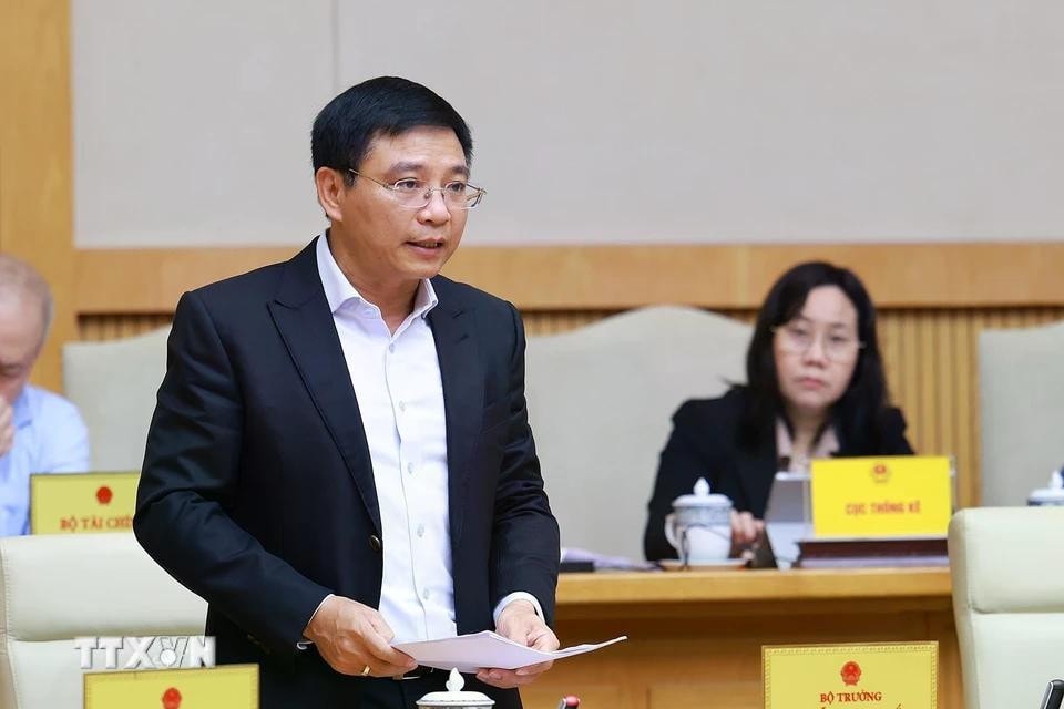 Bộ trưởng Bộ Tài chính Nguyễn Văn Thắng báo cáo tình hình kinh tế - xã hội. Ảnh: Dương Giang/TTXVN