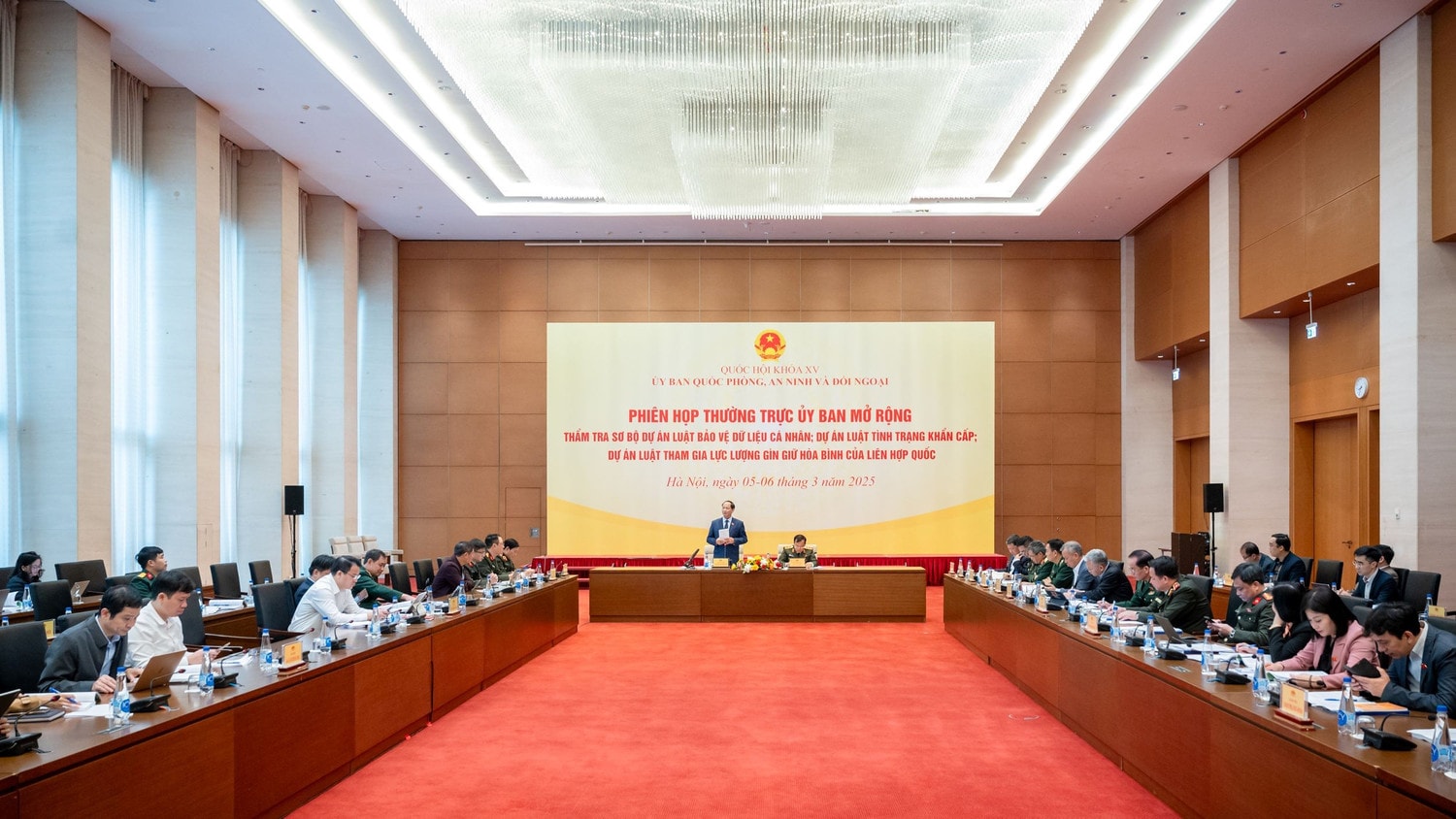 Quang cảnh phiên họp