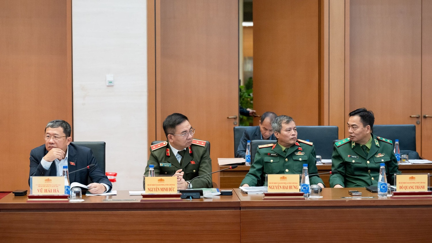 Các đại biểu tham dự phiên họp