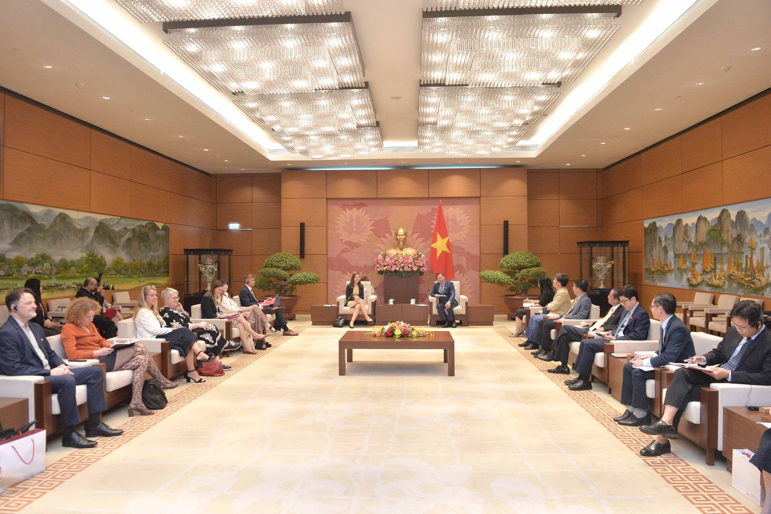Toàn cảnh cuộc tiếp