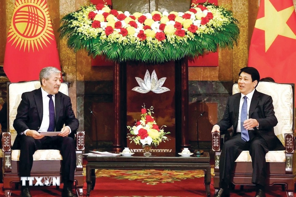 Chủ tịch nước Lương Cường tiếp Thủ tướng Cộng hòa Kyrgyzstan Adylbek Kasymaliev. Ảnh: Lâm Khánh/TTXVN