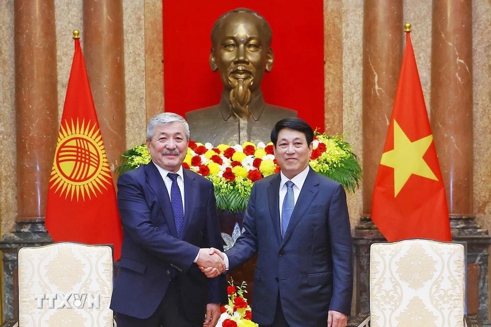 Chủ tịch nước Lương Cường tiếp Thủ tướng Cộng hòa Kyrgyzstan Adylbek Kasymaliev. Ảnh: Lâm Khánh/TTXVN