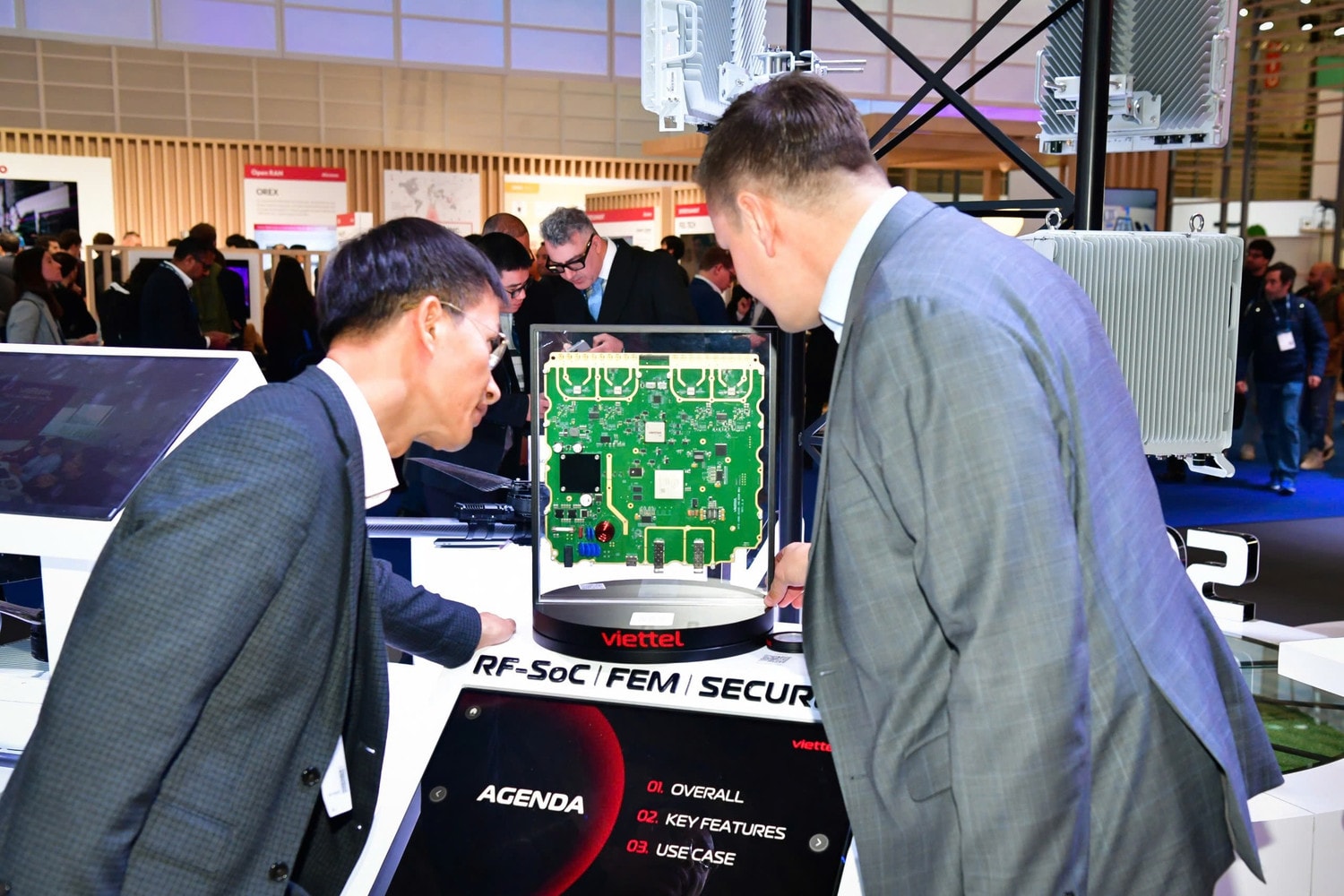 mwc-barcelona-2025-viettel-3.jpg