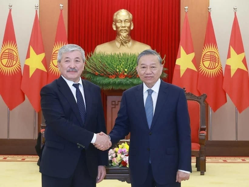 Party General Secretary To Lam receives Kyrgyz Prime Minister Adylbek Kasymaliev. Photo: VNA b1fd0ff9-c9f2-4c24-94b1-317bf5246da1.jpg