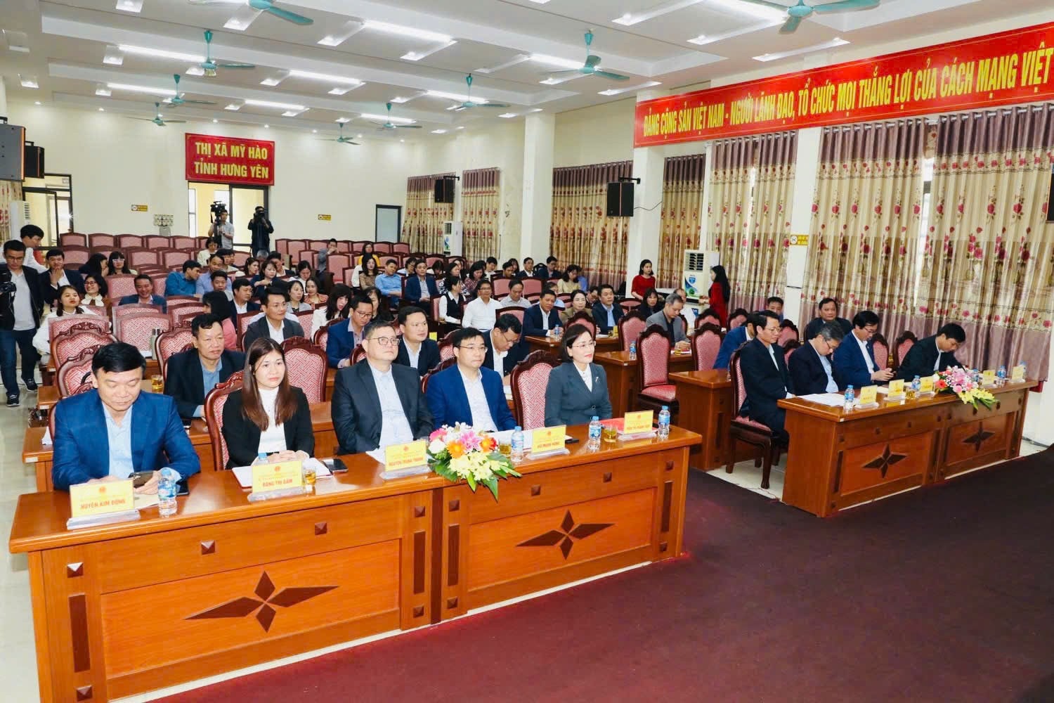 Quang cảnh hội nghị