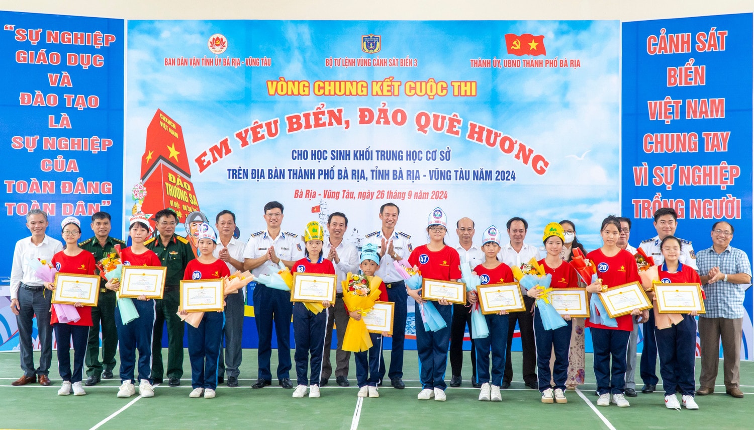 bo-tu-lenh-vung-canh-sat-bien-3-phoi-hop-voi-ban-dan-van-tinh-uy-ba-ria-vung-tau-to-chuc-chung-ket-cuoc-thi-em-yeu-bien-dao-que-huong-cho-100-hs-cua-cac-truong-thcs-tren-dia-ban-tpvung-tau.jpg