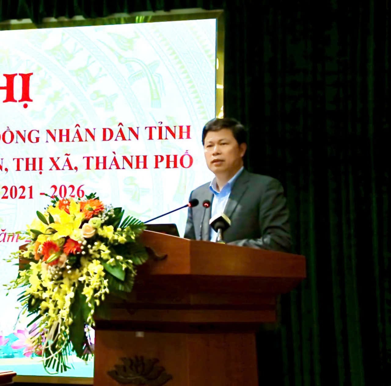 Phó Bí thư Thường trực Tỉnh ủy, Chủ tịch HĐND tỉnh Trần Quốc Toản phát biểu kết luận hội nghị