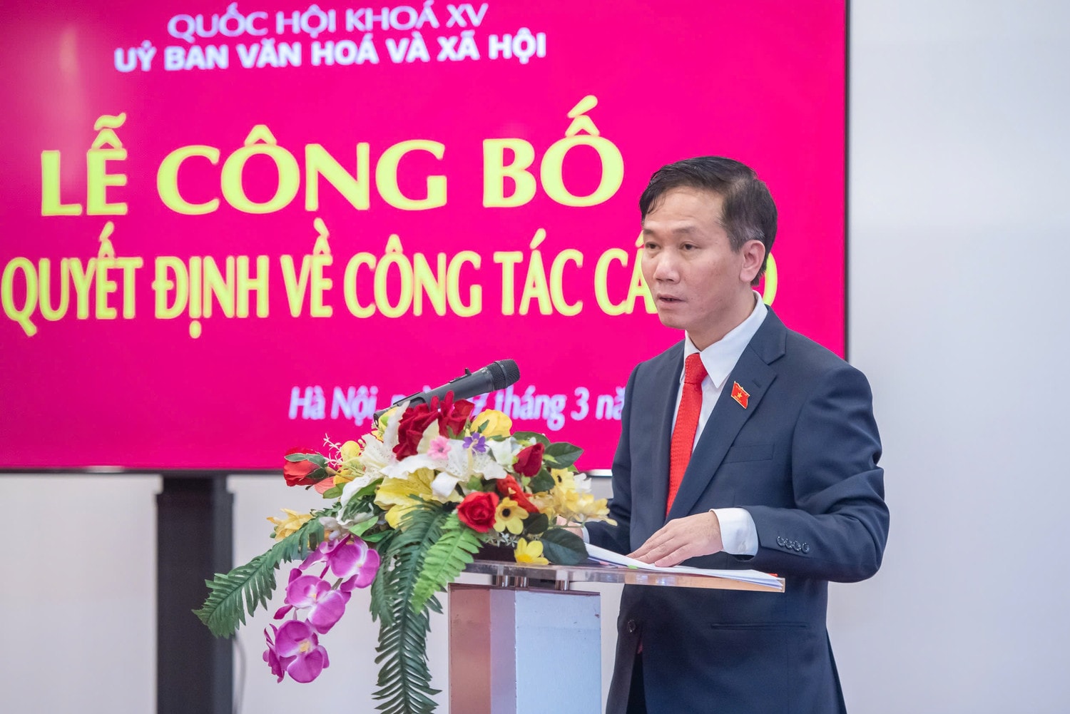Phó Chủ nhiệm Ủy ban Văn hóa và Xã hội Lâm Văn Đoan công bố các quyết định