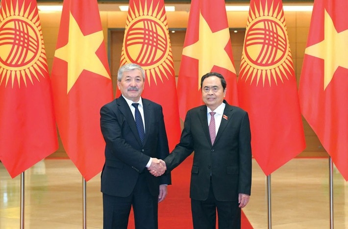 Chairman of the National Assembly Tran Thanh Man met with Prime Minister of Kyrgyzstan Adylbek Kasymaliev. Photo: Lam Hien ctqh-1.jpg