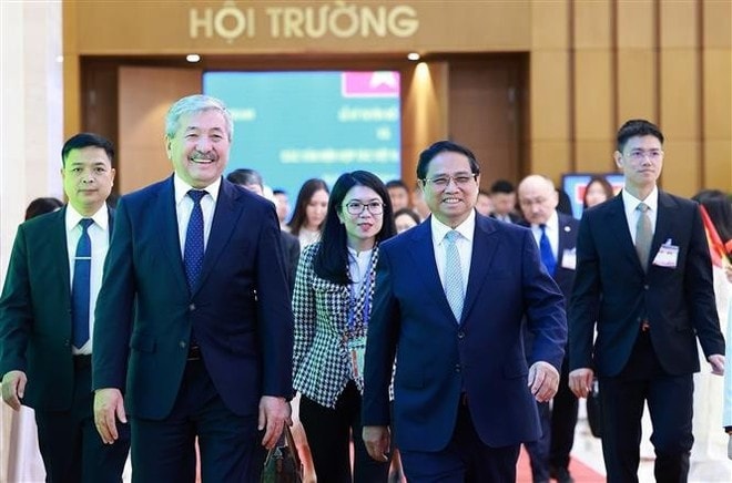 Vietnamese Prime Minister Pham Minh Chinh (right) and his Kyrgyz counterpart Adylbek Kasymaliev. (Photo: VNA) Vietnamese Prime Minister Pham Minh Chinh (right) and his Kyrgyz counterpart Adylbek Kasymaliev. (Photo: VNA)