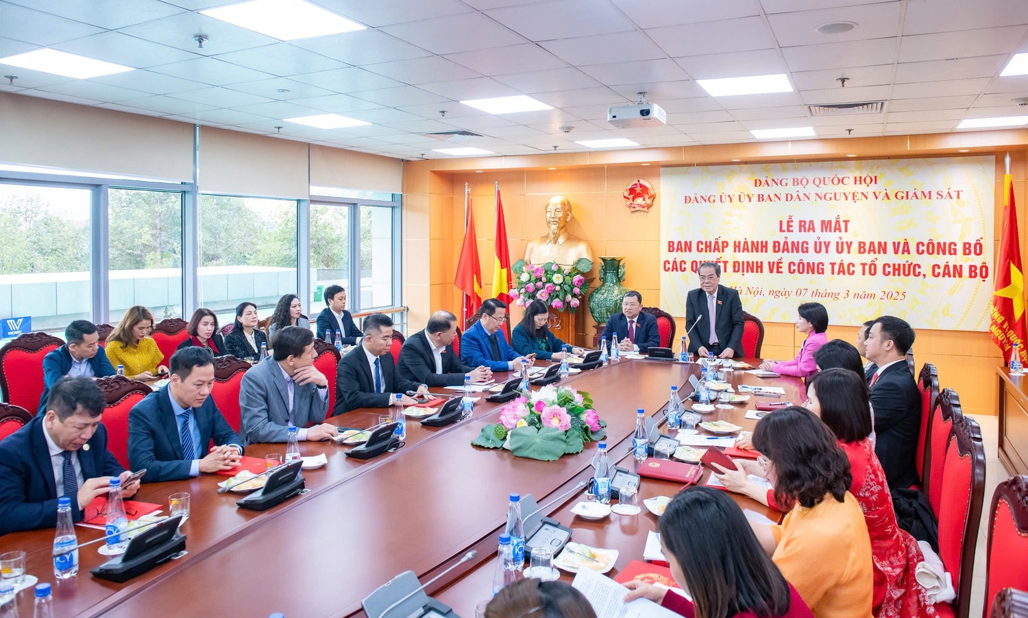 Quang cảnh Lễ ra mắt Ban Chấp hành Đảng ủy Ủy ban Dân nguyện và Giám sát