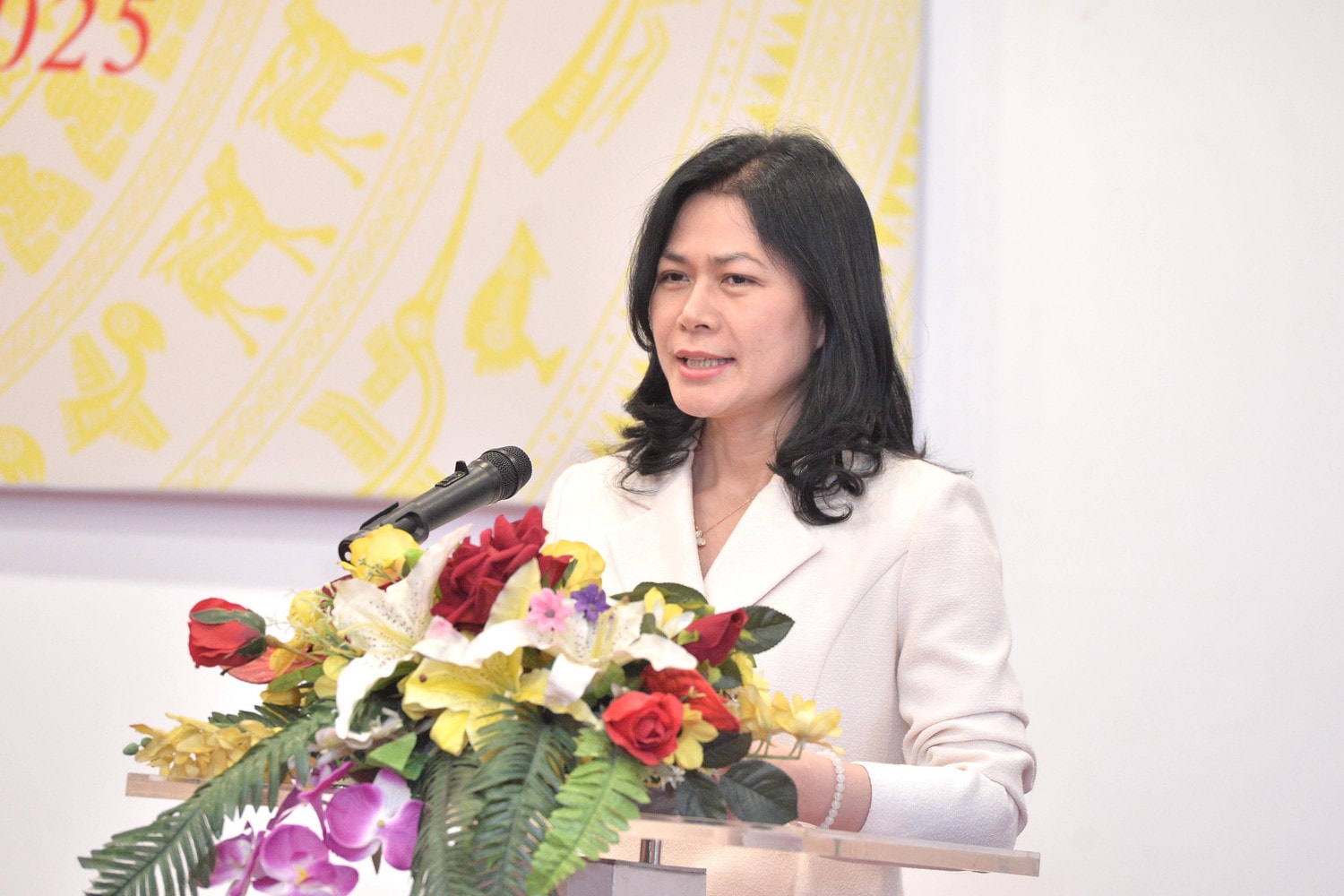 pho-truong-ban-to-chuc-dang-uy-quoc-hoi-vu-thi-lan-anh.jpg