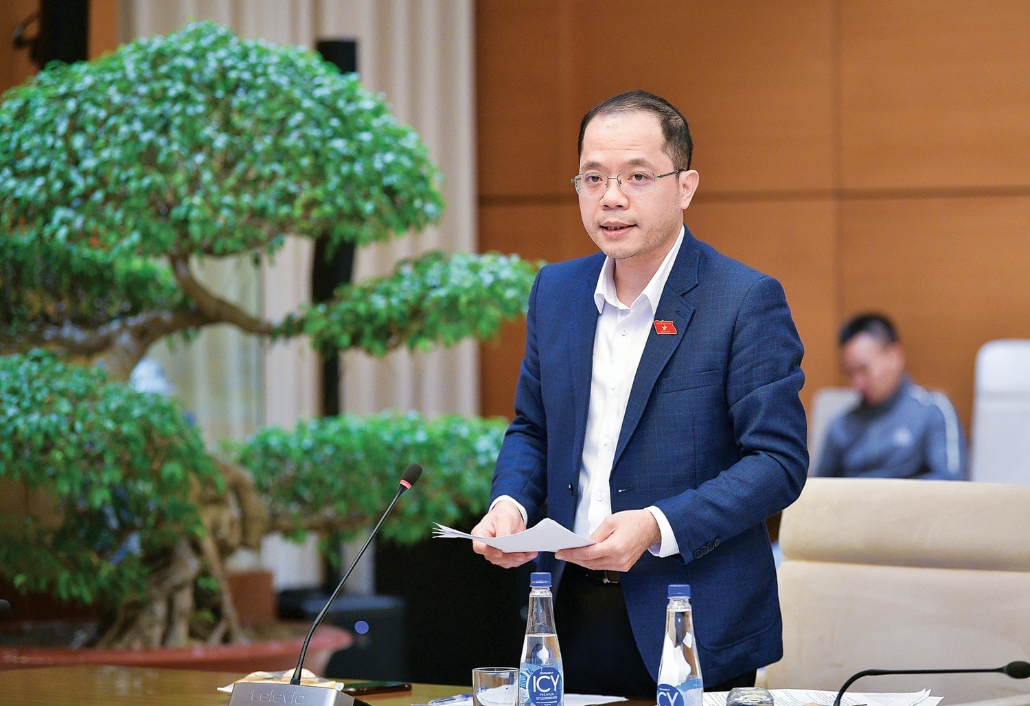Phó Chủ nhiệm Ủy ban Văn hóa và Xã hội Đinh Công Sỹ báo cáo tiến độ triển khai chuyên đề giám sát