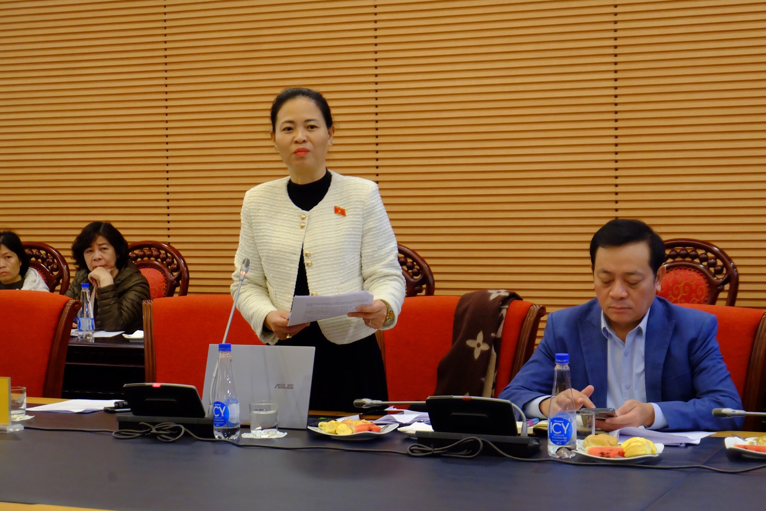 tham-van-luat-nha-giao-dung.jpg