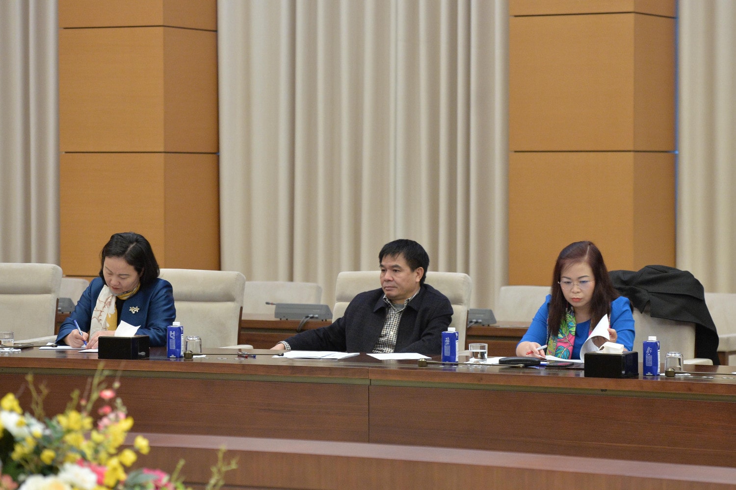 Các đại biểu dự phiên họp. Ảnh: Hồ Long