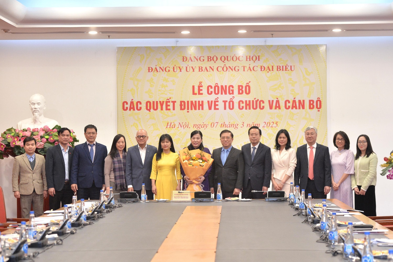 cac-dai-bieu-chup-anh-luu-niem.jpg
