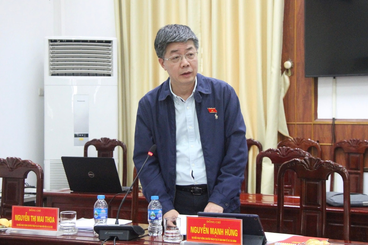 ĐBQH hoạt động chuyên trách tại Ủy ban Kinh tế và Tài chính Nguyễn Mạnh Hùng phát biểu