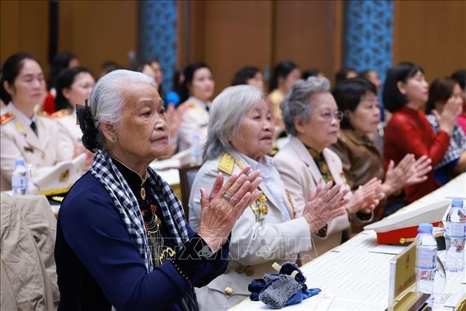 vna-potal-thu-tuong-gap-mat-nu-anh-hung-nha-khoa-hoc-nhan-giai-giai-thuong-kovalevskaia-stand.jpg