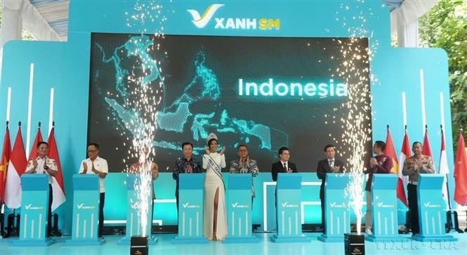 Công ty Cổ phần Di chuyển Xanh và Thông minh (GSM) chính thức ra mắt dịch vụ taxi điện Xanh SM tại Indonesia. Đây là quốc gia thứ ba có sự hiện diện của Xanh SM sau Việt Nam và Lào (18.12.2024 ). Ảnh: Đào Trang/TTXVN