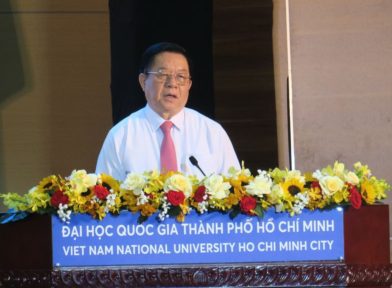 Ủy viên Bộ Chính trị, Bí thư Trung ương Đảng, Trưởng Ban Tuyên giáo và Dân vận Trung ương Nguyễn Trọng Nghĩa phát biểu tại hội nghị