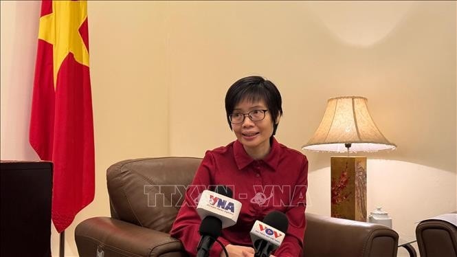 Đại sứ Tôn Thị Ngọc Hương, Trưởng Phái đoàn Việt Nam tại ASEAN trả lời phỏng vấn phóng viên TTXVN tại Jakarta. Ảnh: Đào Trang/PV TTXVN tại Indonesia