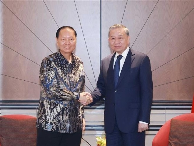 Party General Secretary To Lam receives Director of Sungai Budi Group Oey Alfred in Jakarta on March 9. (Photo: VNA) Party General Secretary To Lam receives Director of Sungai Budi Group Oey Alfred in Jakarta on March 9. (Photo: VNA)