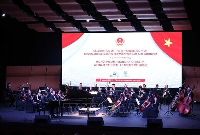 The concert celebrates the 70th founding anniversary of the Vietnam – Indonesia diplomatic ties. (Photo: VNA) The concert celebrates the 70th founding anniversary of the Vietnam – Indonesia diplomatic ties. (Photo: VNA)