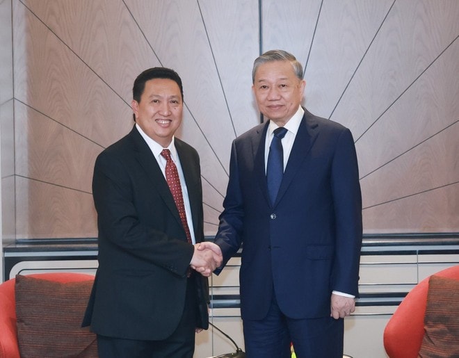 Party General Secretary To Lam (R) and Garibaldi Thohir, Chairman of PT Alamtri Resources, at their meeting in Jakarta on March 9. (Photo: VNA) Party General Secretary To Lam (R) and Garibaldi Thohir, Chairman of PT Alamtri Resources, at their meeting in Jakarta on March 9. (Photo: VNA)