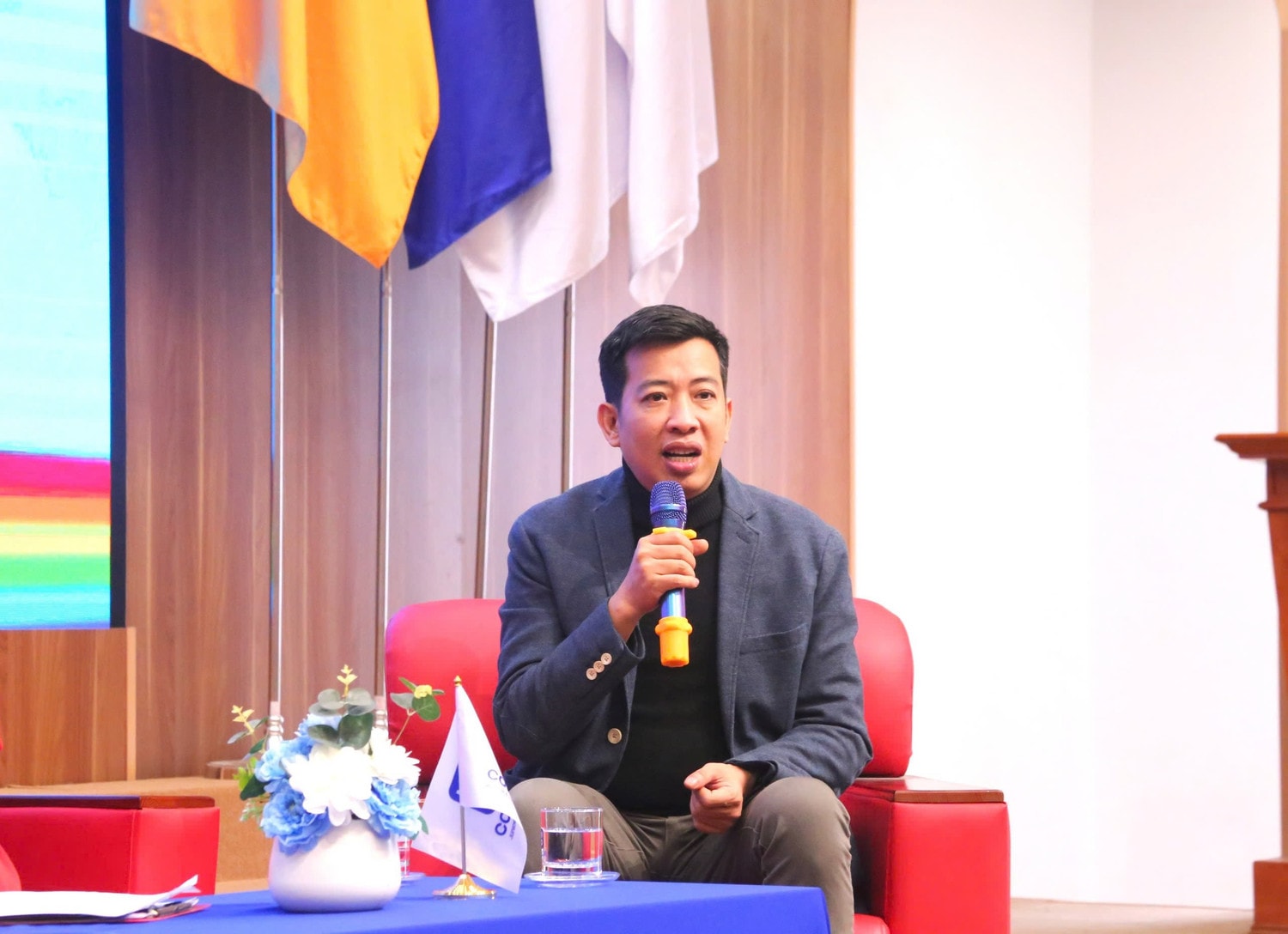 Nhà văn, nhà báo Hoàng Anh Tú (Ảnh: BTC)