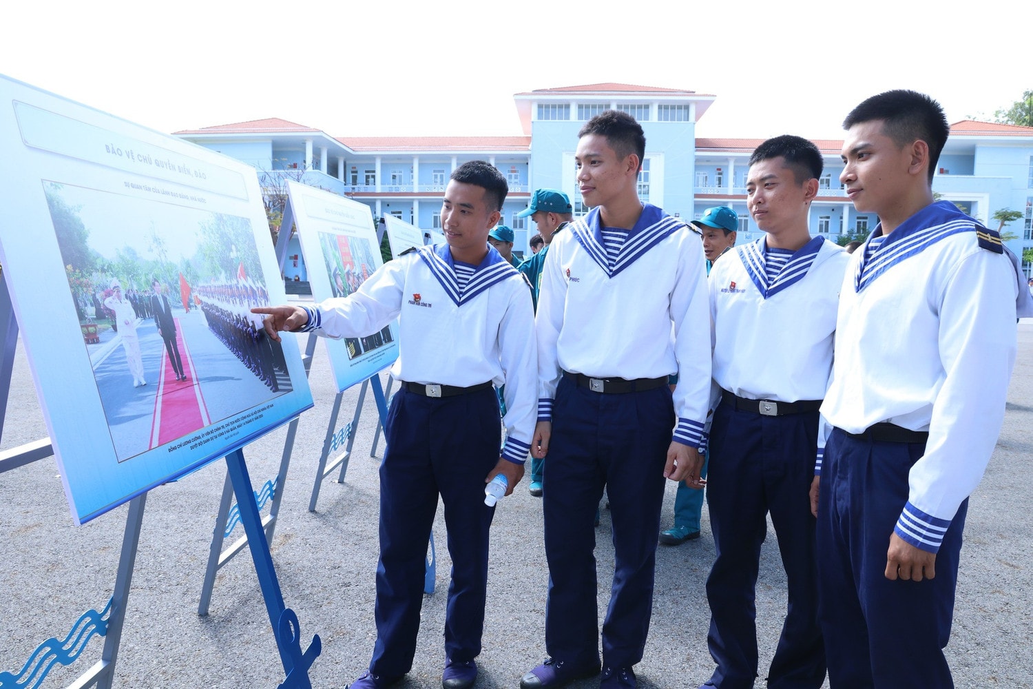 Triển lãm là sự tiếp nối chuỗi các hoạt động công bố, giới thiệu tài liệu lưu trữ nhằm đẩy mạnh công tác tuyên truyền về chủ quyền biển, đảo của Việt Nam. Ảnh: Cục Văn thư và Lưu trữ nhà nước
