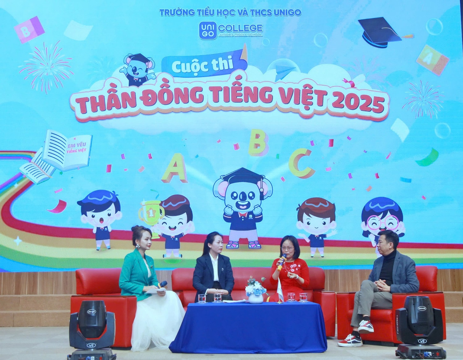 Các khách mời tham gia buổi talkshow (Ảnh: BTC)